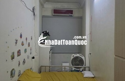 Chính chủ Bán nhà mặt tiền số 90B phố Cầu giấy, quận Cầu giấy HN