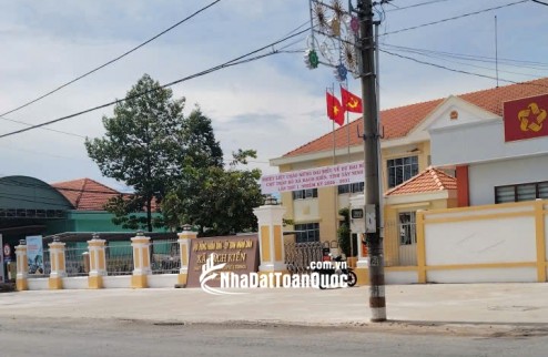 CC BÁN GẤP NHÀ C4, KHU ĐẤT ĐANG LÀM XƯỞNG CƠ KHÍ, GẦN 2500M2 SÁT MT835, CHỈ 14 TỶ. LH:0909327086.