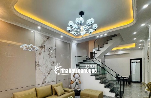 Nhà đẹp Vũ Chí Thắng ô tô đỗ gần nhà