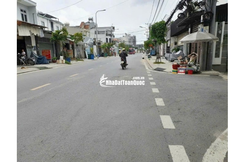 BÁN NHÀ CẤP 4 HOÀN CÔNG - FULL THỔ CƯ - SỔ HỒNG RIÊNG - HẺM CÀ PHÊ GÓC PHỐ, HÓC MÔN
