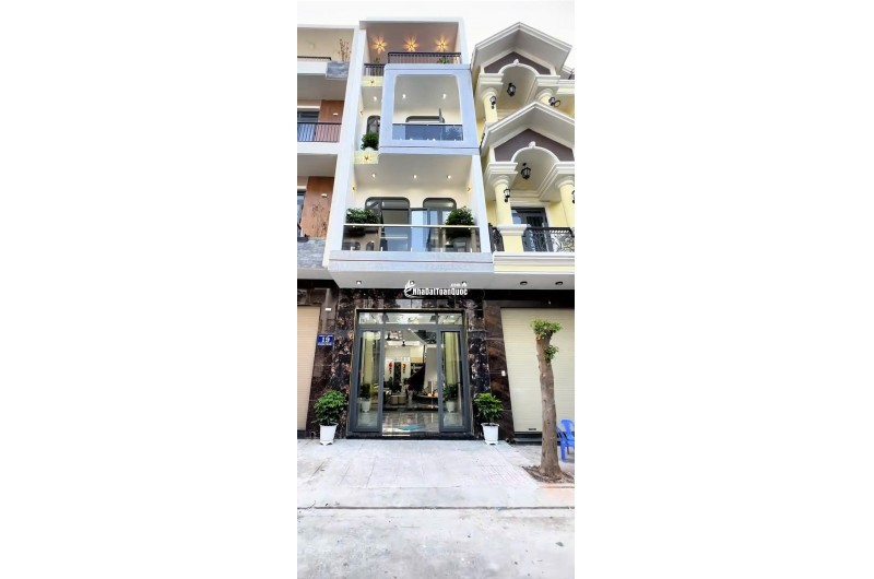 BÁN NHÀ NGAY CHỢ BÌNH ĐIỀN QUẬN 8. DT80 M2 - SHR - CHỈ 1TỶ165TR. LH:0785448683.