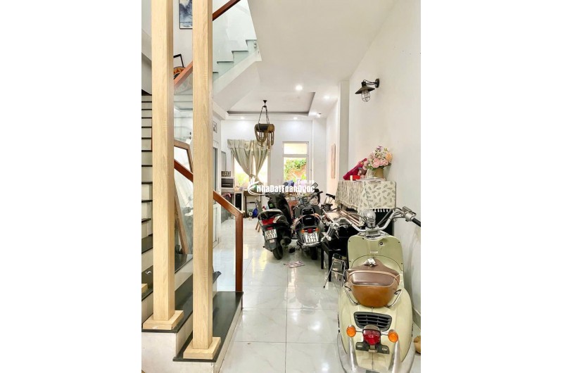 Bán nhà Đẹp Thủ Đức 3 Tầng Giá chỉ nhỉnh 6 Tỷ