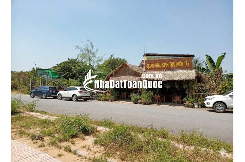 BÁN 500M ĐẤT TẠI CẦN THƠ, CÓ KHO SẲN BAO QUANH ĐẤT, MẶT TIỀN 27M, MẶT LỘ NHỰA 18M. LH:0798441899
