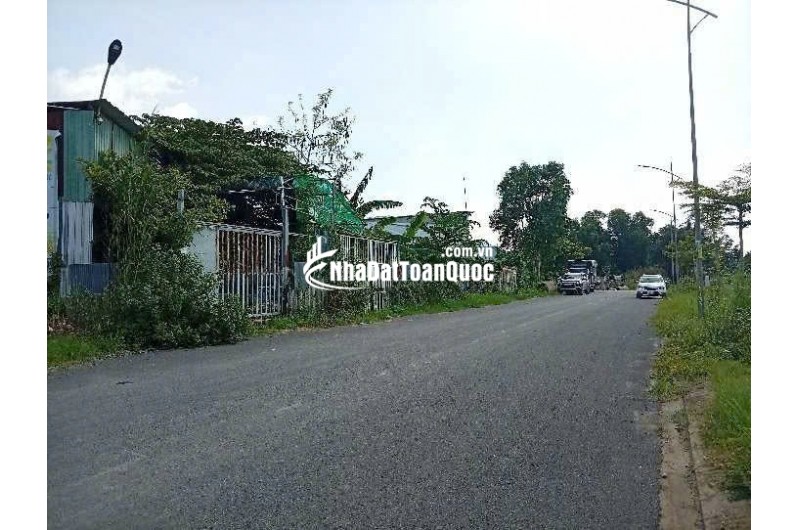 BÁN 500M ĐẤT TẠI CẦN THƠ, CÓ KHO SẲN BAO QUANH ĐẤT, MẶT TIỀN 27M, MẶT LỘ NHỰA 18M. LH:0798441899