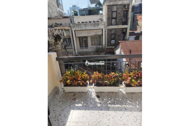 PHÚ NHUẬN – NHÀ ĐẸP FULL NỘI THẤT, HẺM XE HƠI 5M, CHỈ 6.25 TỶ. LH:0775532337.