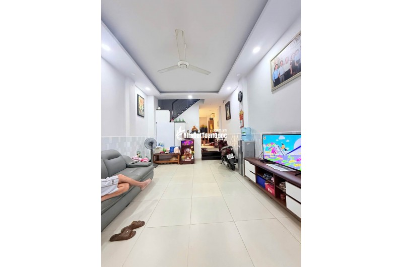 CHỦ ĐỊNH CƯ NƯỚC NGOÀI GỬI BÁN DÙM 62m2 ĐƯỜNG HUỲNH THIÊN LỘC CHỈ 6 ĐỒNG HƠN.
