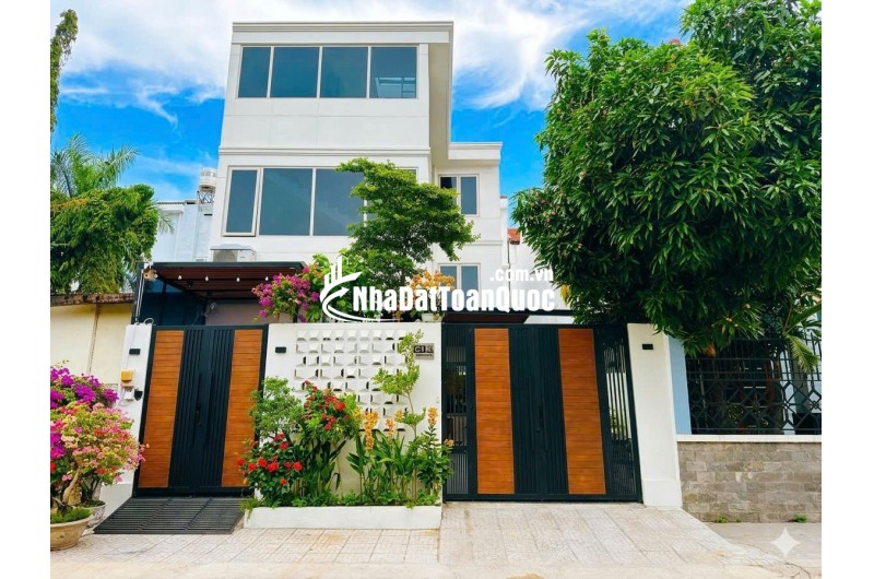 BIỆT THỰ SÂN VƯỜN KHU BỘ CÔNG AN Q7 - 3 TẦNG - 9X17M - 18,5 TỶ. LH:0904523367 (Phương Nhà Nhiều).