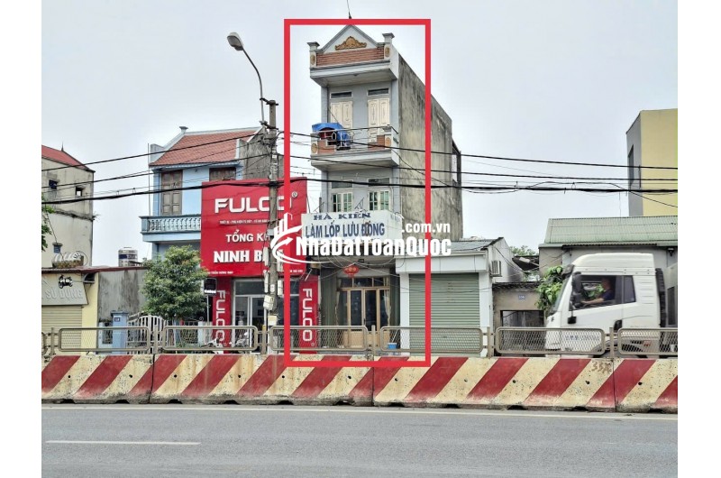 BÁN NHÀ MẶT TIỀN ĐƯỜNG QL1A, DT 43M2 SĐCC 4,5TỶ. LH:0396631136 – 0386663369.