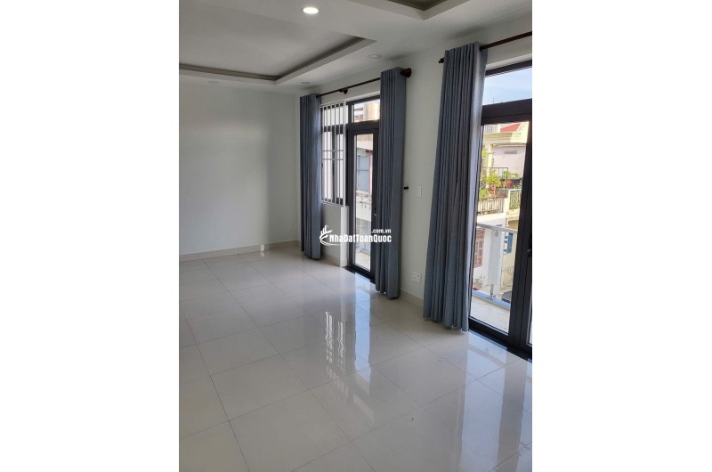 Cho thuê nhà hẻm xe tải 3 lầu 1 sân thượng 61/1 Thăng Long Tân Bình (cũ )