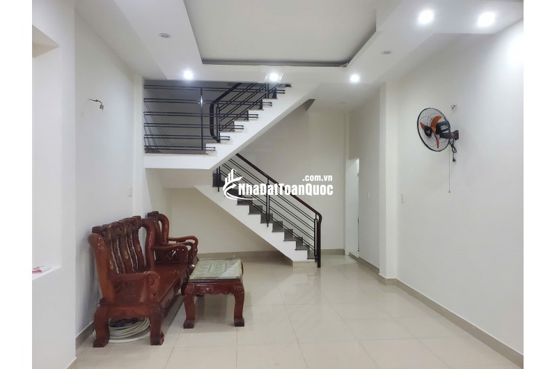 Cho thuê nhà 222/4 Võ Thành Trang P11 QTân Bình 1 trệt 2 lầu