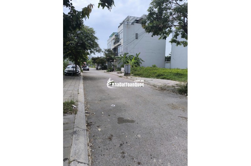 Chủ cần bán toà nhà 187.5m2 - Khu B KĐT Nguyên Khê - Đông Anh - Hà Nội. Giá 105tr/m2 = Giá Đất (Lãi Căn nhà)