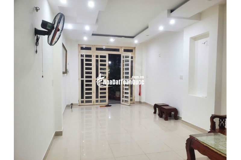 Cho thuê nhà 222/4 Võ Thành Trang P11 QTân Bình 1 trệt 2 lầu
