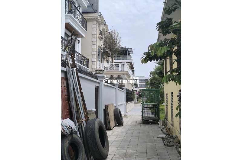 Chủ cần bán toà nhà 187.5m2 - Khu B KĐT Nguyên Khê - Đông Anh - Hà Nội. Giá 105tr/m2 = Giá Đất (Lãi Căn nhà)