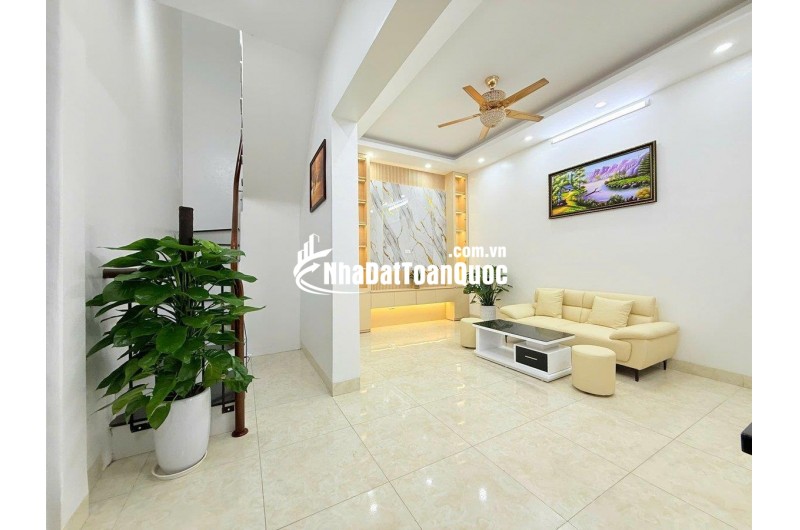 NHÀ 30M - TRUNG TÂM QUẬN HAI BÀ TRƯNG- SÁT PHỐ CỔ - CHỈ 150M RA MẶT PHỐ TRẦN KHÁT CHÂN - 5 TẦNG 3 NGỦ - FULL NỘI THẤT ĐẸP LONG LANH. GIÁ 7,9 tỷ