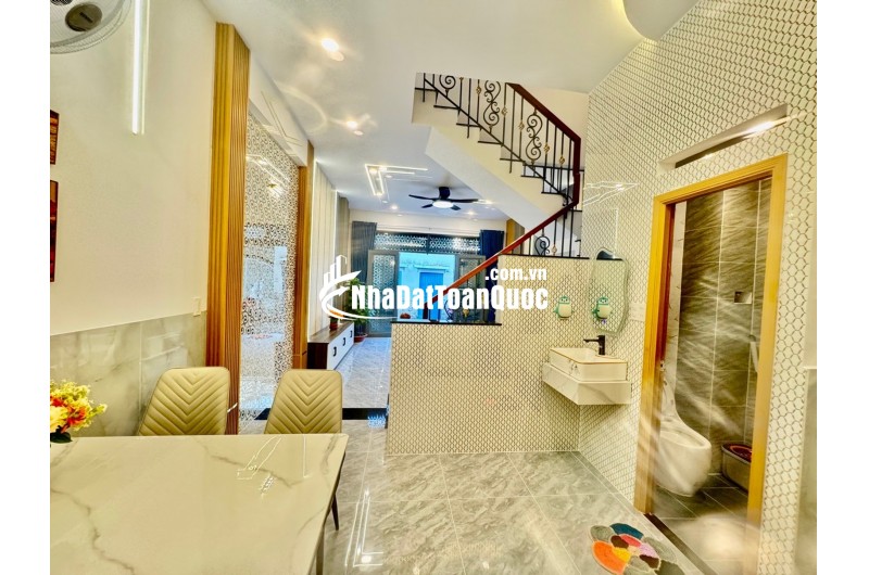 HẺM XE HƠI - HẺM THÔNG - KHU DÂN TRÍ AN NINH - NGANG GẦN 5M BỀ THẾ - NHÀ MỚI FULL NỘI THẤT VÀO Ở NGAY.