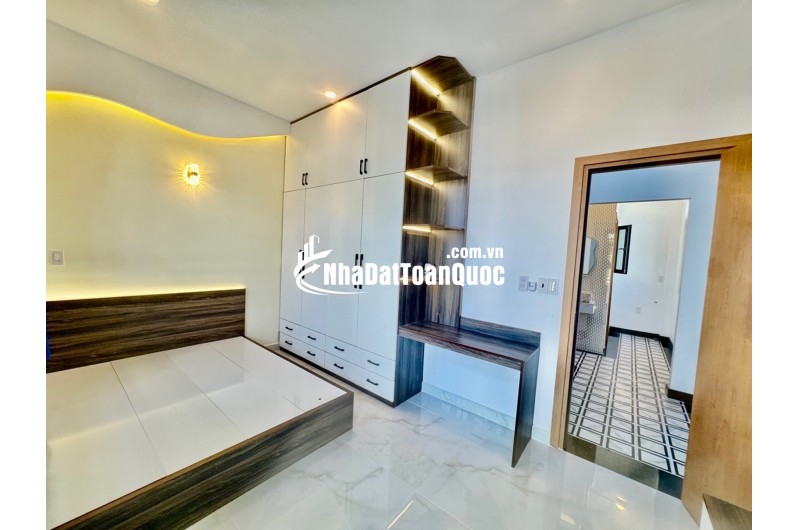 HẺM XE HƠI - HẺM THÔNG - KHU DÂN TRÍ AN NINH - NGANG GẦN 5M BỀ THẾ - NHÀ MỚI FULL NỘI THẤT VÀO Ở NGAY.