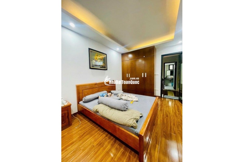 30m ra phố Tôn Đúc Thắng, nhà 30m x 4 tầng, giá chưa đến 9 tỷ