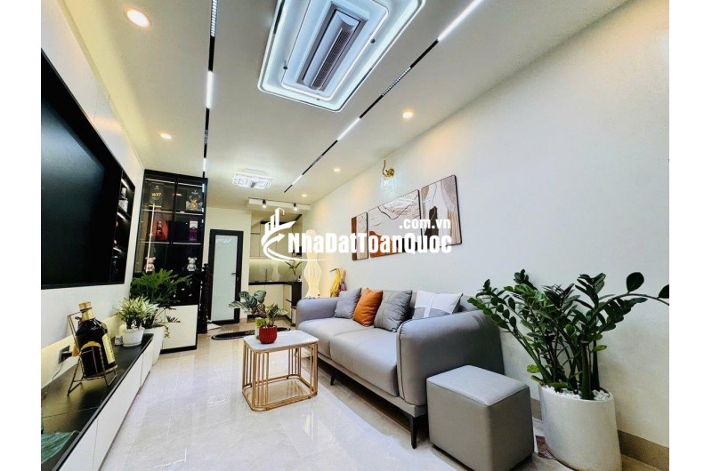 NHÀ 30M - TRUNG TÂM QUẬN HAI BÀ TRƯNG- SÁT PHỐ CỔ - CHỈ 150M RA MẶT PHỐ TRẦN KHÁT CHÂN - 5 TẦNG 3 NGỦ - FULL NỘI THẤT ĐẸP LONG LANH. GIÁ 7,9 tỷ