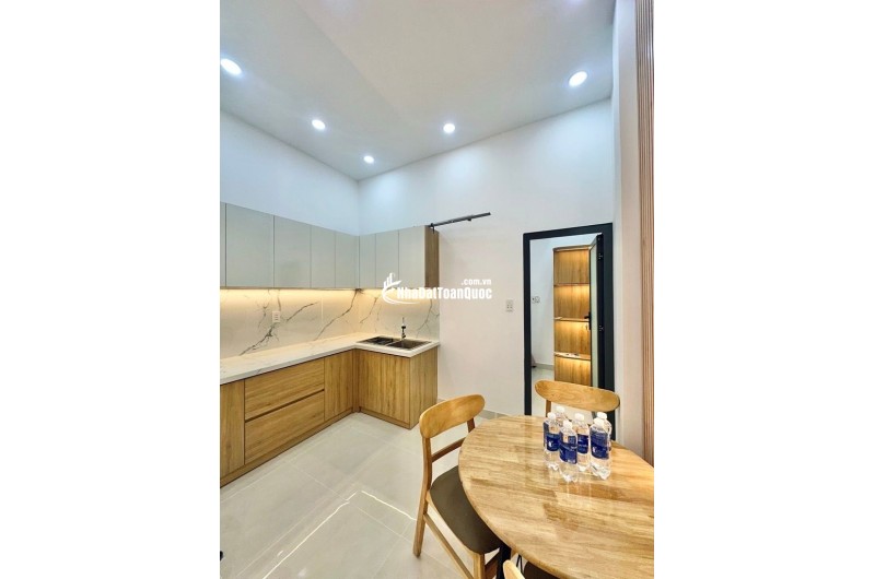 NHÀ ĐẸP FULL NỘI THẤT SÁT VÁCH SÂN BAY - 37M2 KHÔNG QH, LG - NỞ HẬU - HẺM Ô TÔ THÔNG - CHỈ 5.XX TỶ