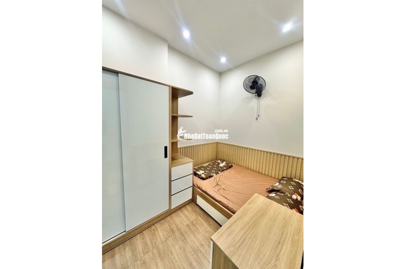 SIÊU PHẨM căn nhà ĐẸP tiếp giáp bên TIỀN,HXH THÔNG TÂN SƠN NHÌ , 4 x 8.7, CHỈ 5.tỷ