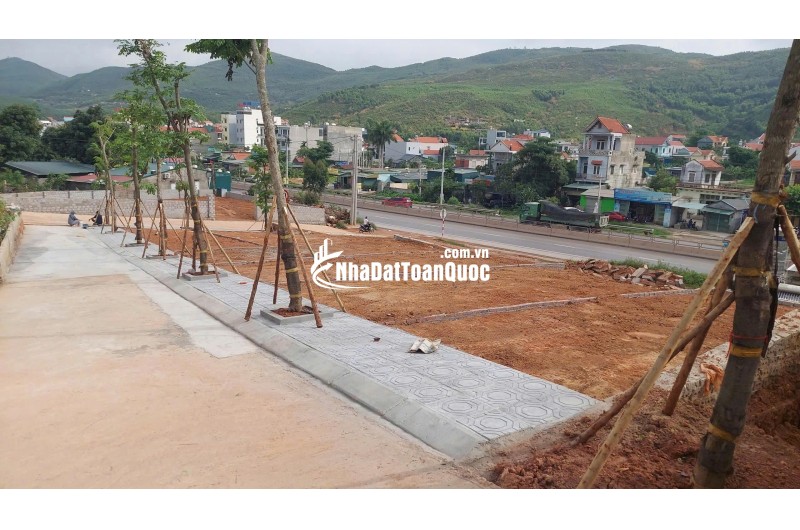   CÒN 2 LÔ VỊ TRÍ VÀNG - SÁT VIN HẠ LONG XANH- MẶT TIỀN QL18