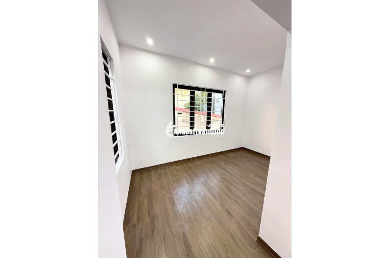 Bán nhà phố miếu hai xã, 3 mặt thoáng