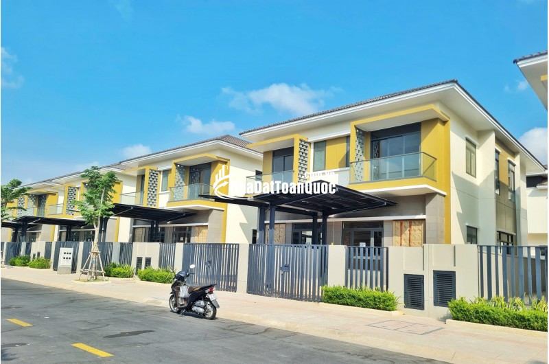 CHỈ 6.8 TỶ CÓ NGAY CĂN BIỆT THỰ 250M2 VIEW SUỐI TRONG KCN VSIP 2, LH:0937995558.