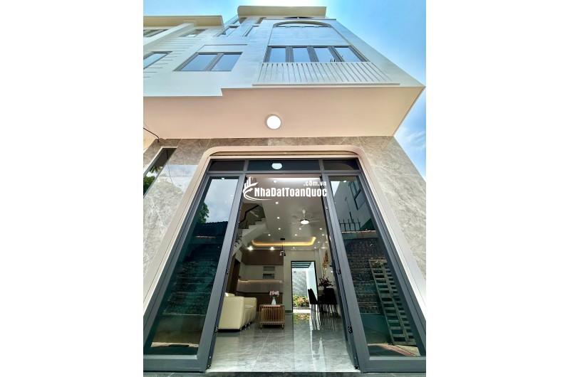 Nhà độc lập ô tô đỗ cách nhà 10m sân vườn sau siêu rộng siêu thoáng tại Thiên Lôi Aeon Mall