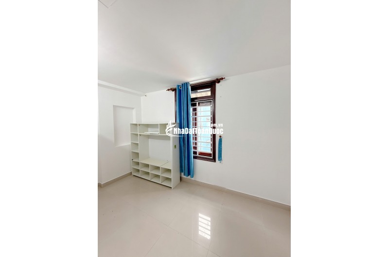 NHÀ GÓC 2 MẶT TIỀN – VỊ TRÍ SIÊU ĐẸP – 9.6 TỶ - HH 1% NHỜ ACE GIỚI THIỆU. LH:0938288389.