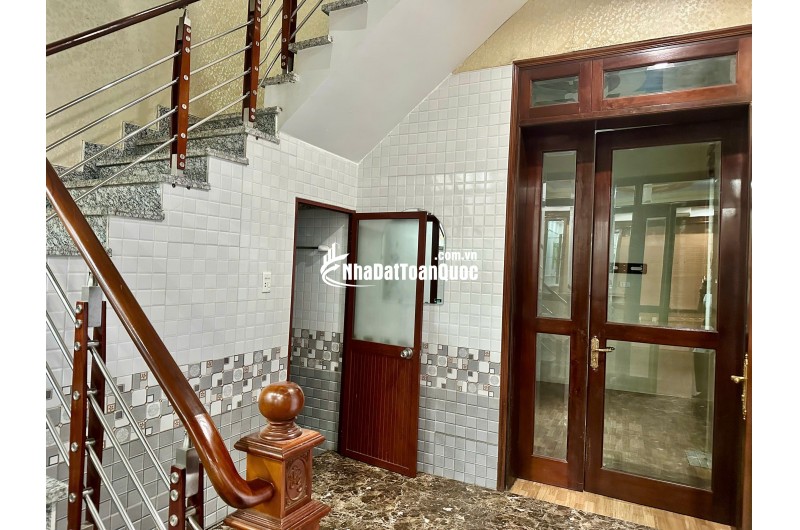 Bán nhà riêng tại 18/133 Chùa Hàng, 4,35 tỷ, 50m2, 3PN, 2WC, hướng Tây