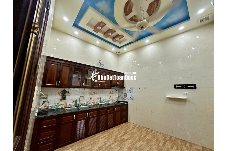 Bán nhà riêng tại 18/133 Chùa Hàng, 4,35 tỷ, 50m2, 3PN, 2WC, hướng Tây