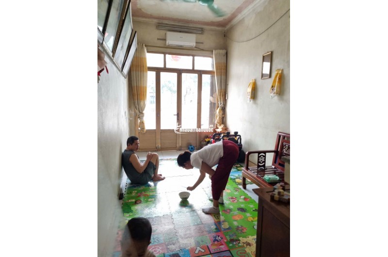 BÁN NHÀ MẶT TIỀN ĐƯỜNG QL1A, DT 43M2 SĐCC 4,5TỶ. LH:0396631136 – 0386663369.