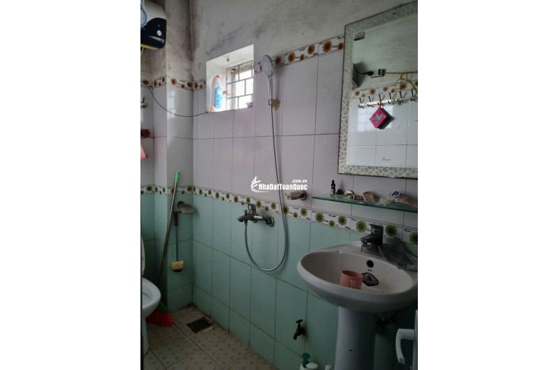 BÁN NHÀ MẶT TIỀN ĐƯỜNG QL1A, DT 43M2 SĐCC 4,5TỶ. LH:0396631136 – 0386663369.