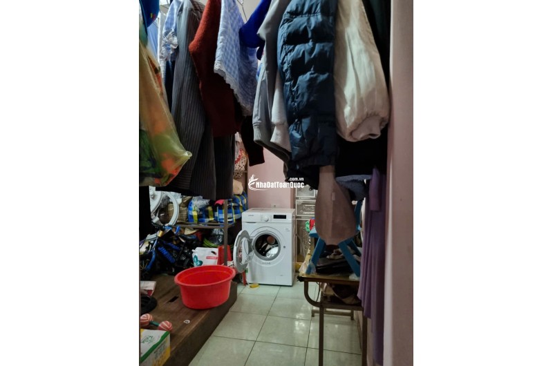 BÁN NHÀ MẶT TIỀN ĐƯỜNG QL1A, DT 43M2 SĐCC 4,5TỶ. LH:0396631136 – 0386663369.
