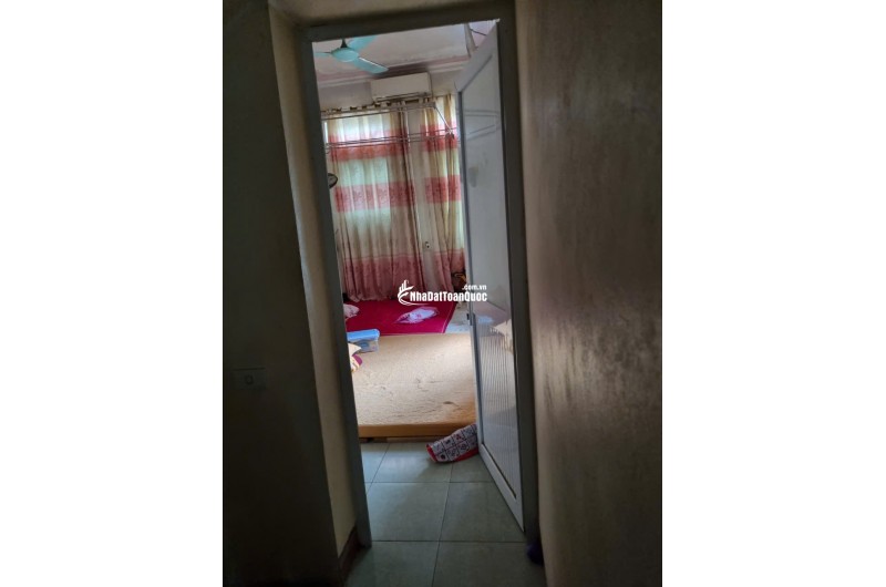 BÁN NHÀ MẶT TIỀN ĐƯỜNG QL1A, DT 43M2 SĐCC 4,5TỶ. LH:0396631136 – 0386663369.