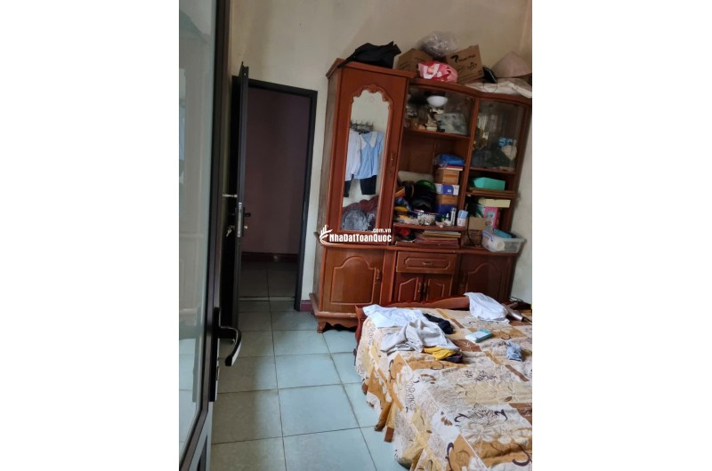 BÁN NHÀ MẶT TIỀN ĐƯỜNG QL1A, DT 43M2 SĐCC 4,5TỶ. LH:0396631136 – 0386663369.