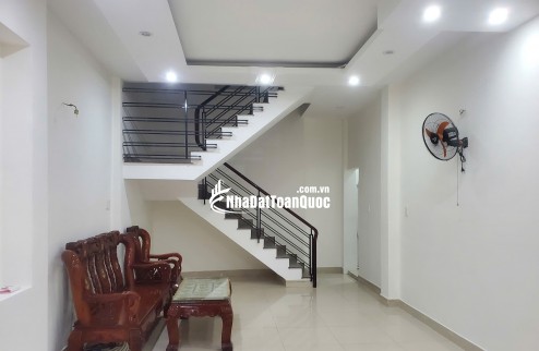 Cho thuê nhà 222/4 Võ Thành Trang P11 QTân Bình 1 trệt 2 lầu