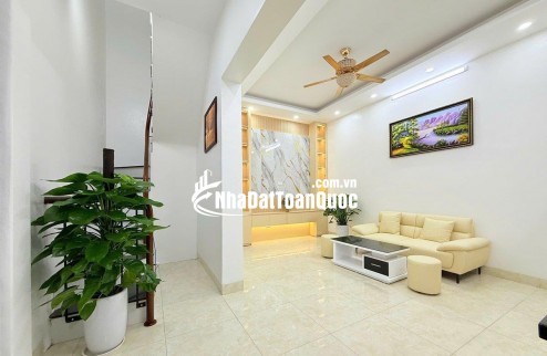 NHÀ 30M - TRUNG TÂM QUẬN HAI BÀ TRƯNG- SÁT PHỐ CỔ - CHỈ 150M RA MẶT PHỐ TRẦN KHÁT CHÂN - 5 TẦNG 3 NGỦ - FULL NỘI THẤT ĐẸP LONG LANH. GIÁ 7,9 tỷ