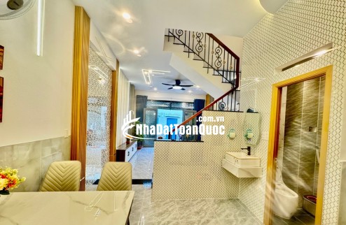 HẺM XE HƠI - HẺM THÔNG - KHU DÂN TRÍ AN NINH - NGANG GẦN 5M BỀ THẾ - NHÀ MỚI FULL NỘI THẤT VÀO Ở NGAY.