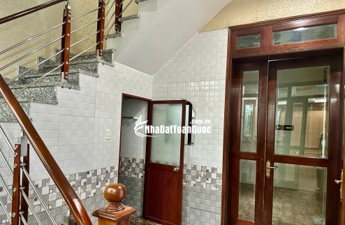 Bán nhà riêng tại 18/133 Chùa Hàng, 4,35 tỷ, 50m2, 3PN, 2WC, hướng Tây