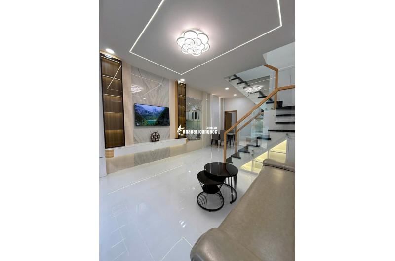 SIÊU PHẨM KẾ BÊN ĐẦM SEN, HXH CÁCH 1 CĂN RA MT – 40M2 - 6TỶ LH:0965547748.