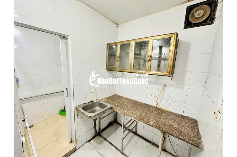 Bán nhà chính chủ 2,5 tầng ngõ 230/79 Định Công Thượng. LH:0968723972.