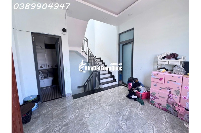 BÁN GẤP NHÀ LÔ GÓC 3 TẦNG 1 TUM MẶT TIỀN KINH DOANH SÁT ĐƯỜNG PHÙNG THẾ TÀI NHA TRANG – DIỆN TÍCH 86M² ĐÃ HOÀN CÔNG – ĐANG CÓ DÒNG TIỀN 12 TRIỆU GIÁ