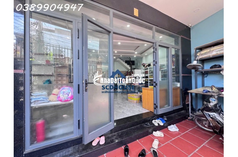 BÁN GẤP NHÀ LÔ GÓC 3 TẦNG 1 TUM MẶT TIỀN KINH DOANH SÁT ĐƯỜNG PHÙNG THẾ TÀI NHA TRANG – DIỆN TÍCH 86M² ĐÃ HOÀN CÔNG – ĐANG CÓ DÒNG TIỀN 12 TRIỆU GIÁ