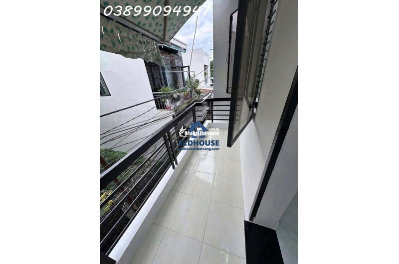 BÁN NHÀ LÔ GÓC 2 MẶT TIỀN HẺM CẮT KIẾNG ĐƯỜNG 2/4 NHA TRANG – DIỆN TÍCH 28M² KẾT CẤU 2 TẦNG ĐỦ NỘI THẤT GIÁ CHỈ 2.3 TỶ