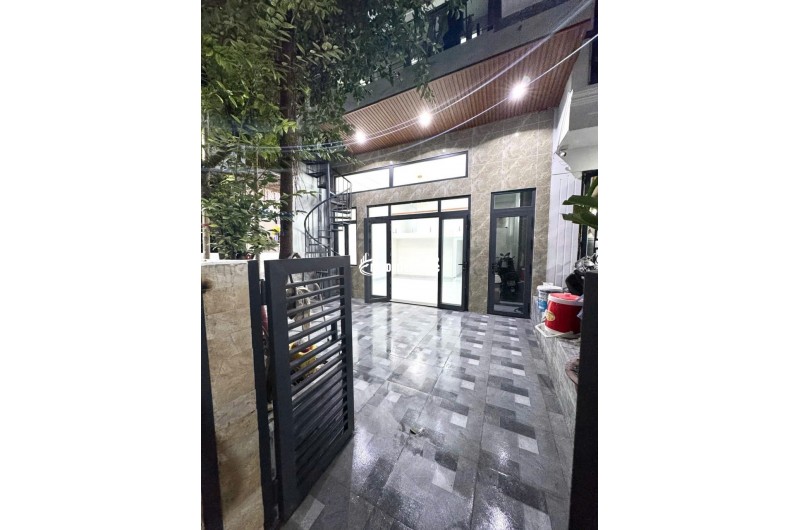 Bán nhà Q10 Cách mạng tháng 8 ngang 6m 4 tầng 95m2: 8,9 tỷ. Trí 0967638168