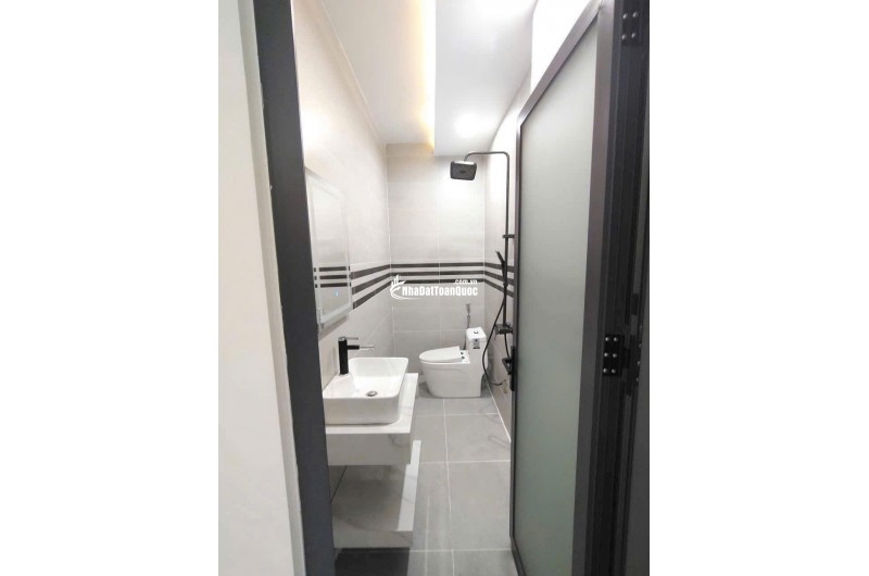 Bán nhà 3 lầu giá 1ty790, sổ hồng riêng, khu nhà phố sang trọng