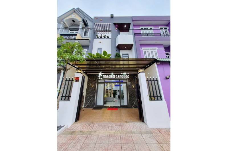BÁN NHÀ KĐT 5 SAO CÁCH CHỢ BÌNH CHÁNH CHỈ 2KM (5,5 X 15) CHỈ 4.5 TỶ. LH:0908815596