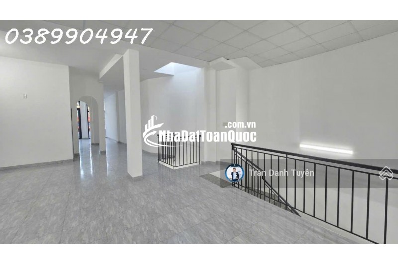Bán siêu phẩm nhà đẹp căn góc vòng xoay đầu tư kinh doanh