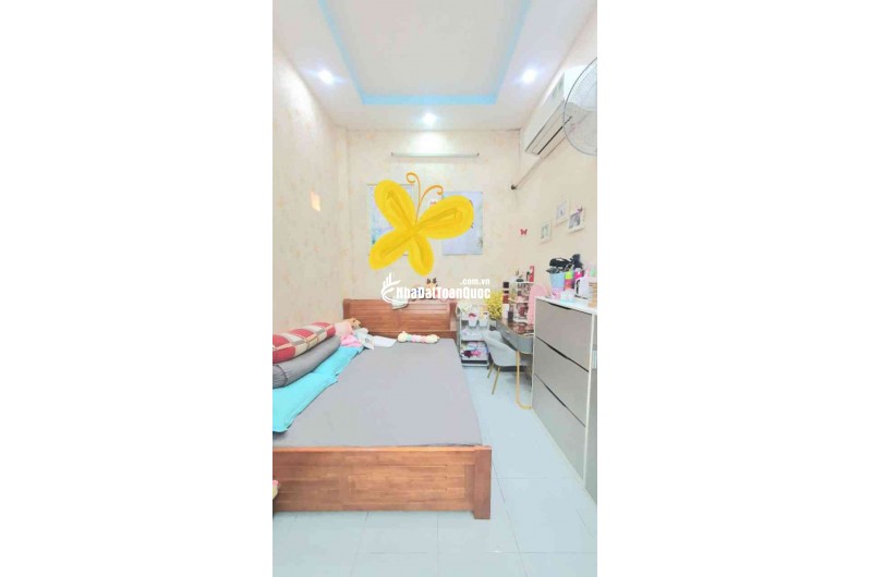 Ngang 5.10m vuông dài 12.5m . Cômg nhận đủ 62m2.